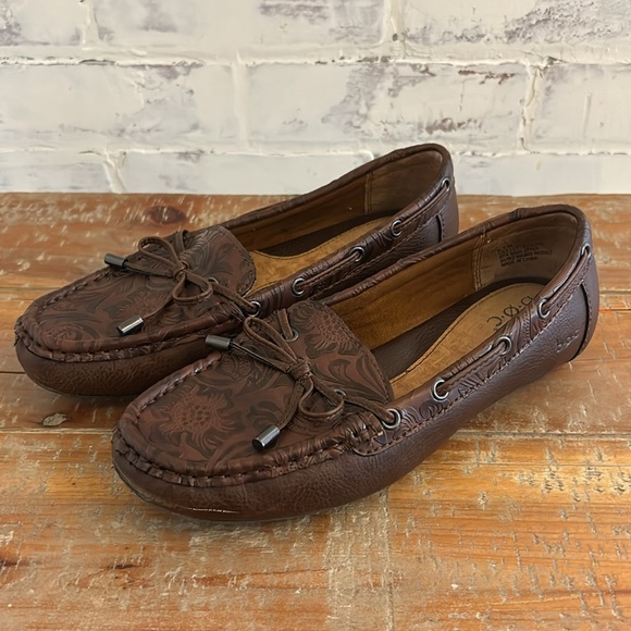 b.o.c Born Women’s Loafers Slip On Brown Textured Floral Cottage Core Size 6.5 - Picture 2 of 10